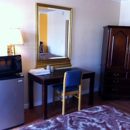 Holiday Motel - Fresno Room photo