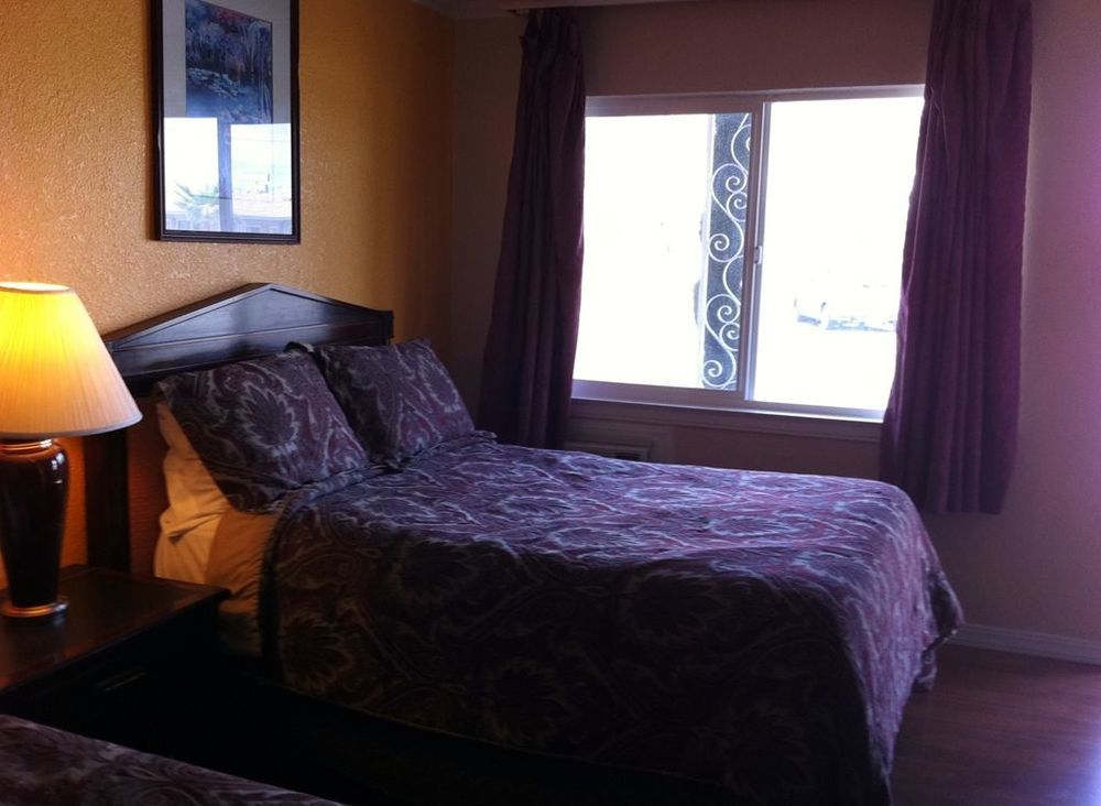 Holiday Motel - Fresno Room photo
