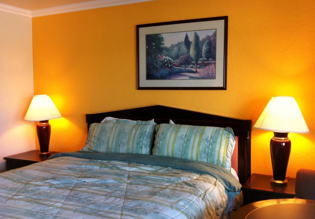 Holiday Motel - Fresno Room photo